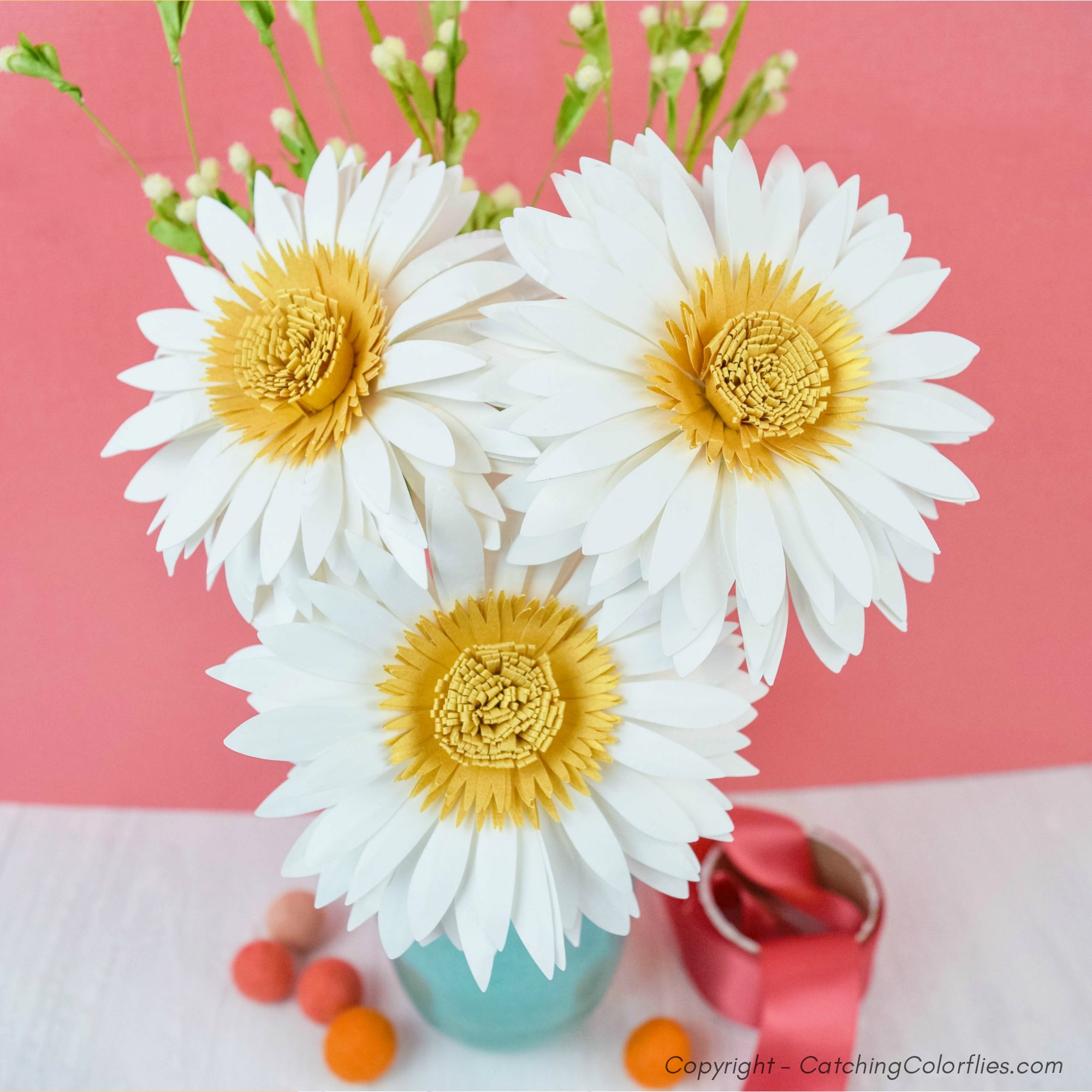 How to Make an Easy Paper Daisy  Paper flowers craft, Paper flowers, Paper  flower template