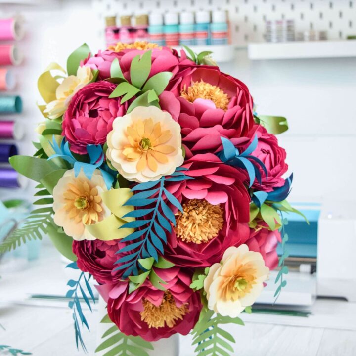 HOW TO CREATE A SIMPLE FLOWER BOUQUET