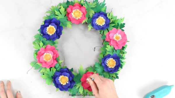 Making a Spring floral wreath for the home – Particle Press